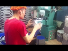 LY-TJ-40 हाई स्पीड 20-40 पीसी/मिनट बॉक्स कॉर्नर पेस्टिंग मशीन, सेमी ऑटोमैटिक बॉक्स टेपिंग मशीन