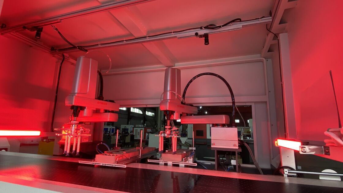 डबल फीडिंग डबल फॉर्मिंग रिजिड बॉक्स मेकिंग मशीन फास्ट स्पीड हाई प्रिसिशन फुल सर्वो कंट्रोल