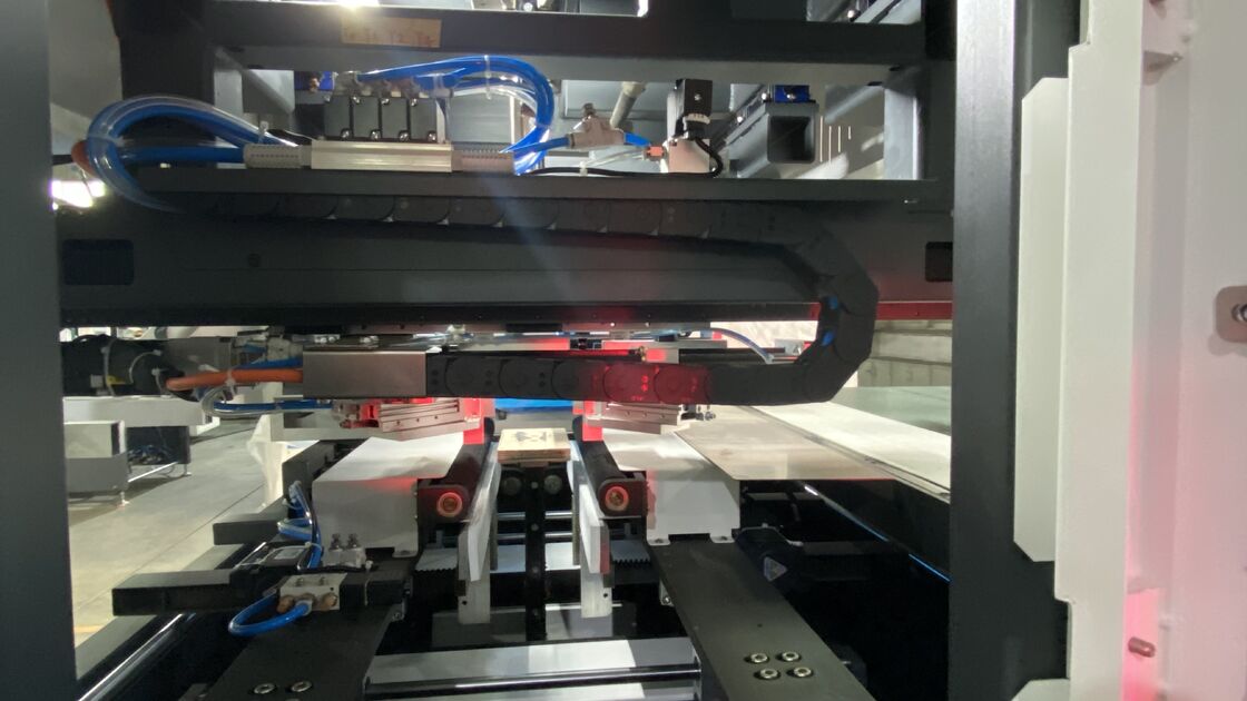 डबल फीडिंग डबल फॉर्मिंग रिजिड बॉक्स मेकिंग मशीन फास्ट स्पीड हाई प्रिसिशन फुल सर्वो कंट्रोल