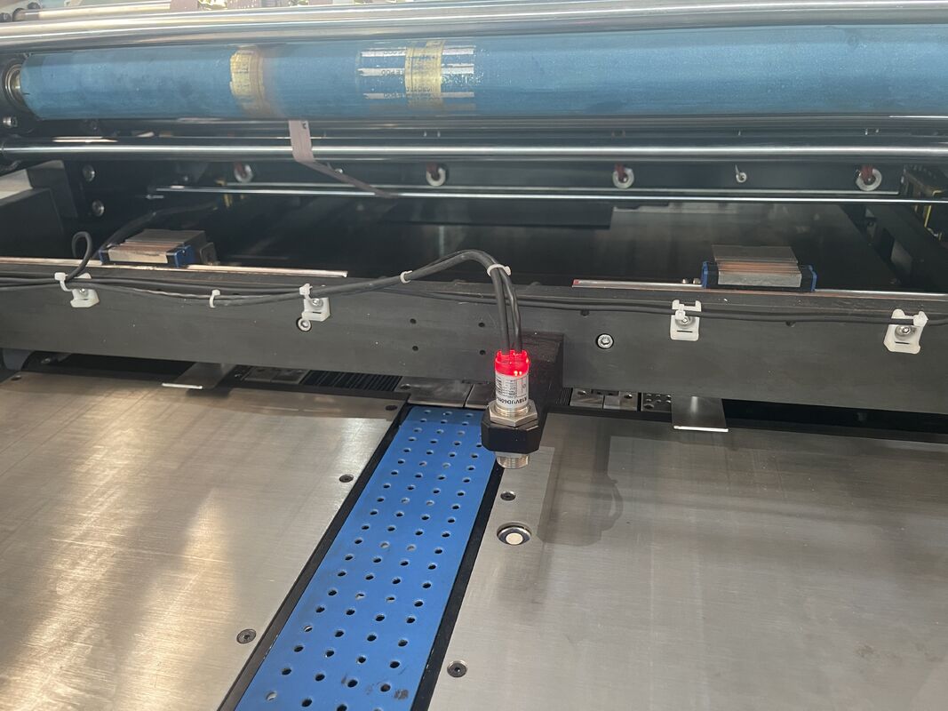 LY-720TJ 3D स्वर्ण स्वचालित गर्म फोली मुद्रांकन मशीन पूर्ण रेंज पैकेजिंग कागज के लिए, रंग मुद्रांकन
